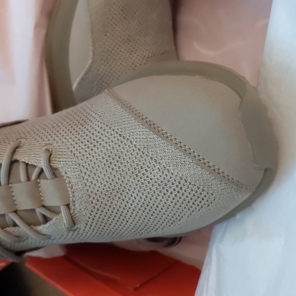 NIB - Athletic Shoes - Picture 4 of 5